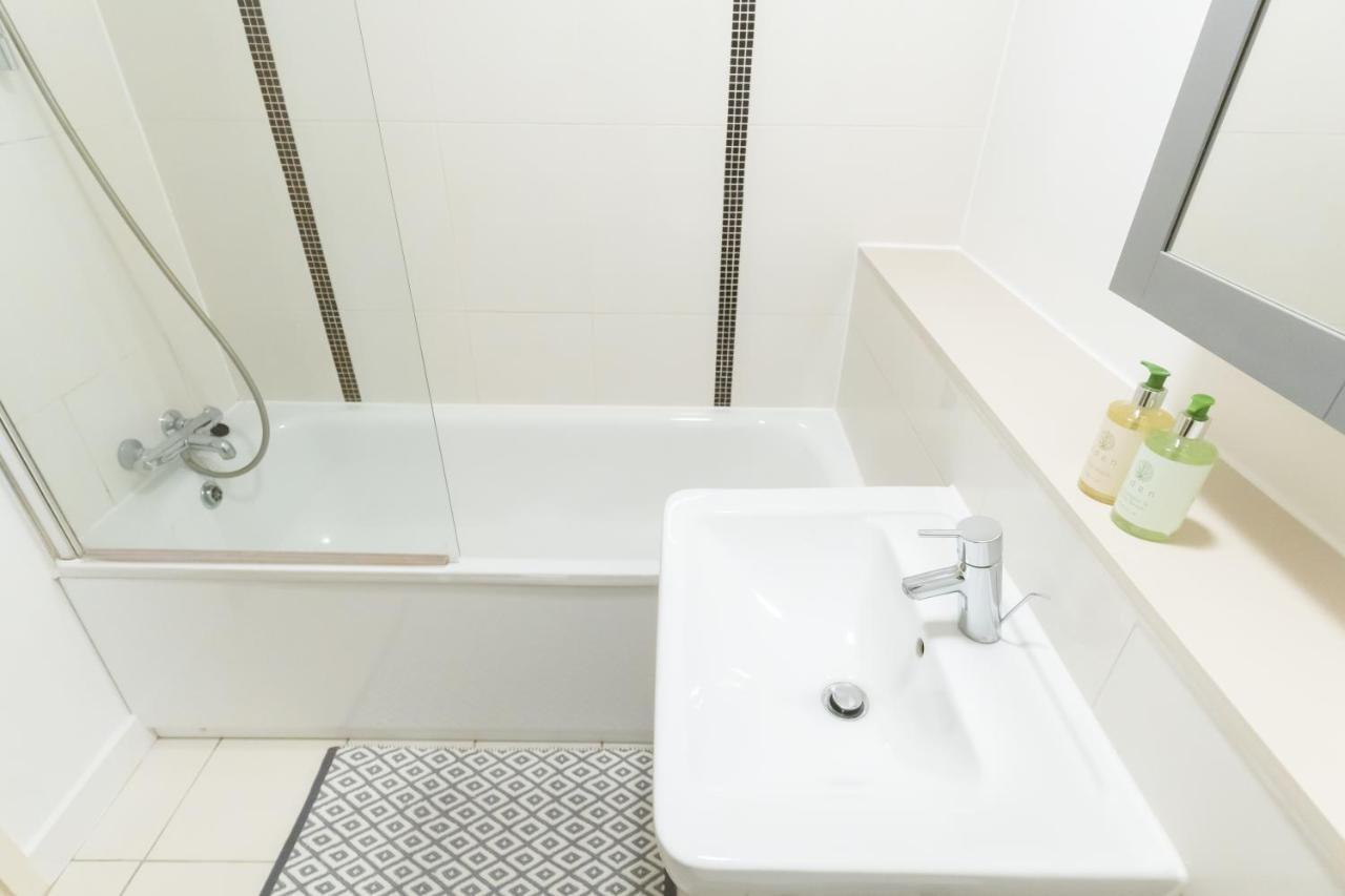Stylish One Bed Apartment Central Mk- The Hub มิลตันคีนส์ ภายนอก รูปภาพ